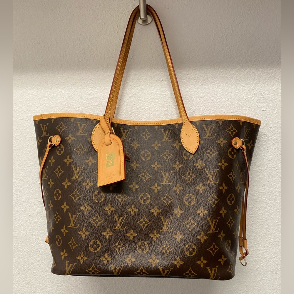 Monogram Neverfull MM ballerina interior